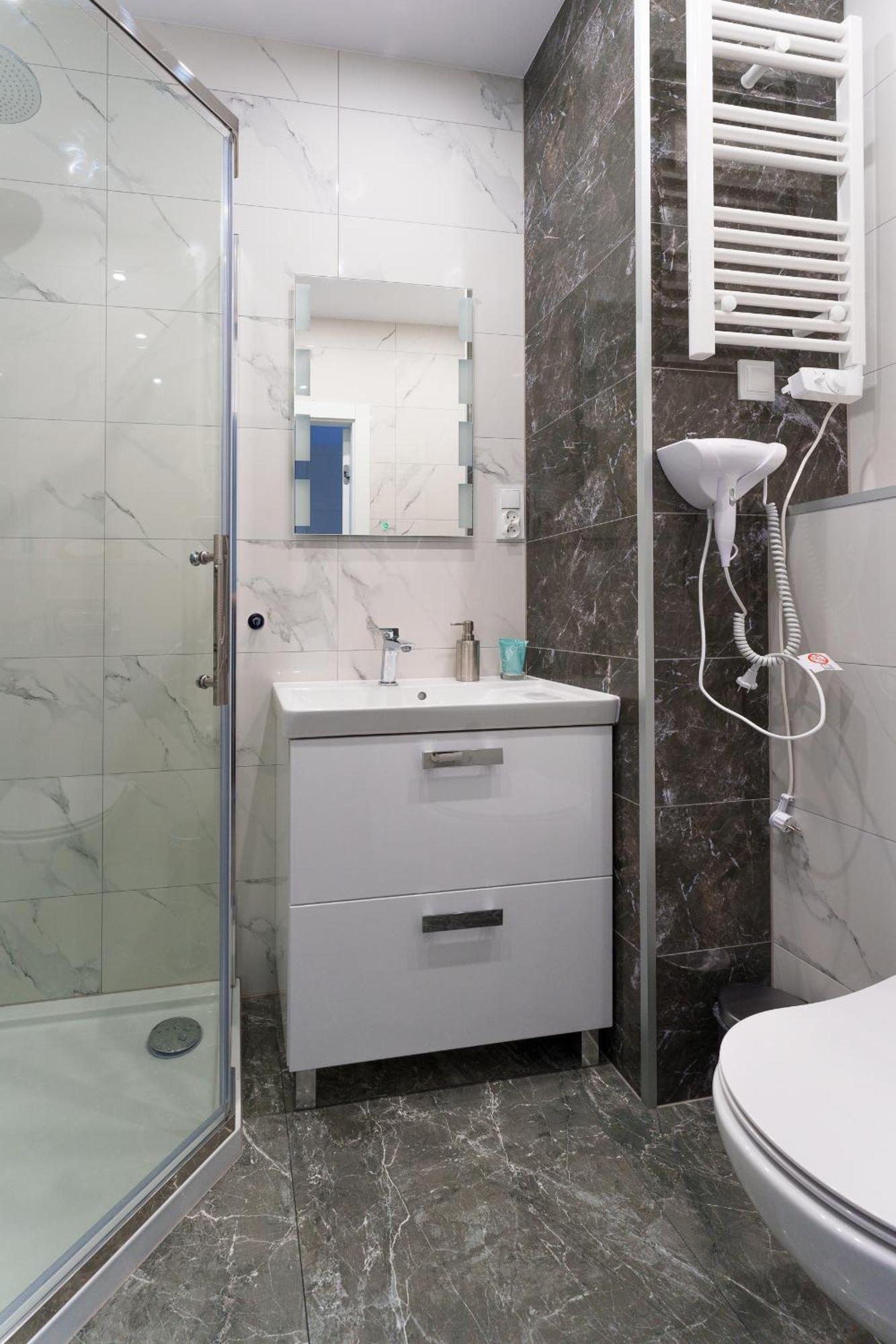 Aparta Lotnisko Apartament *